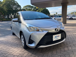 平成30年式　トヨタ・ヴィッツ F 1000㏄