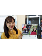 KRY秋まつりで販売中のアナウンサーカレンダー2020。ご昭和は8月！モデルは平成生まれの深澤アナ。