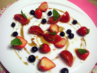 苺とトマトのヨーグルトサラダ