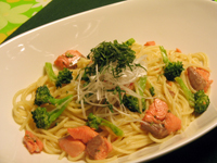 サーモンとブロッコリーのパスタ