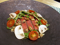 牛肉とルッコラのチーズ和え
