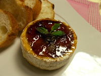 ぶどうジャムとカマンベールのオーブン焼き